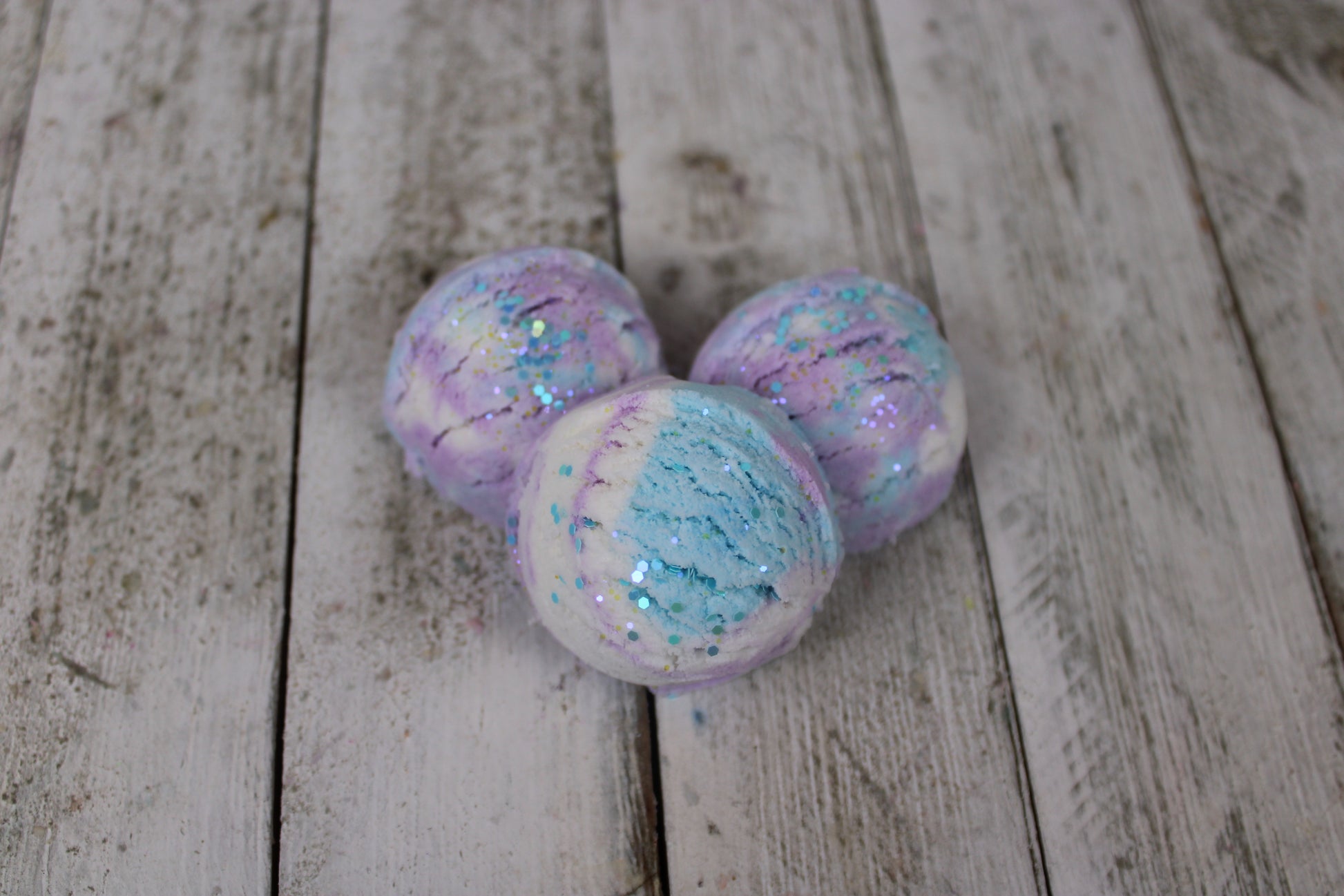 This is a different color variation on the bubble bars. These are baby blue, purple, and white with glitter. the glitter is sparkly blue.